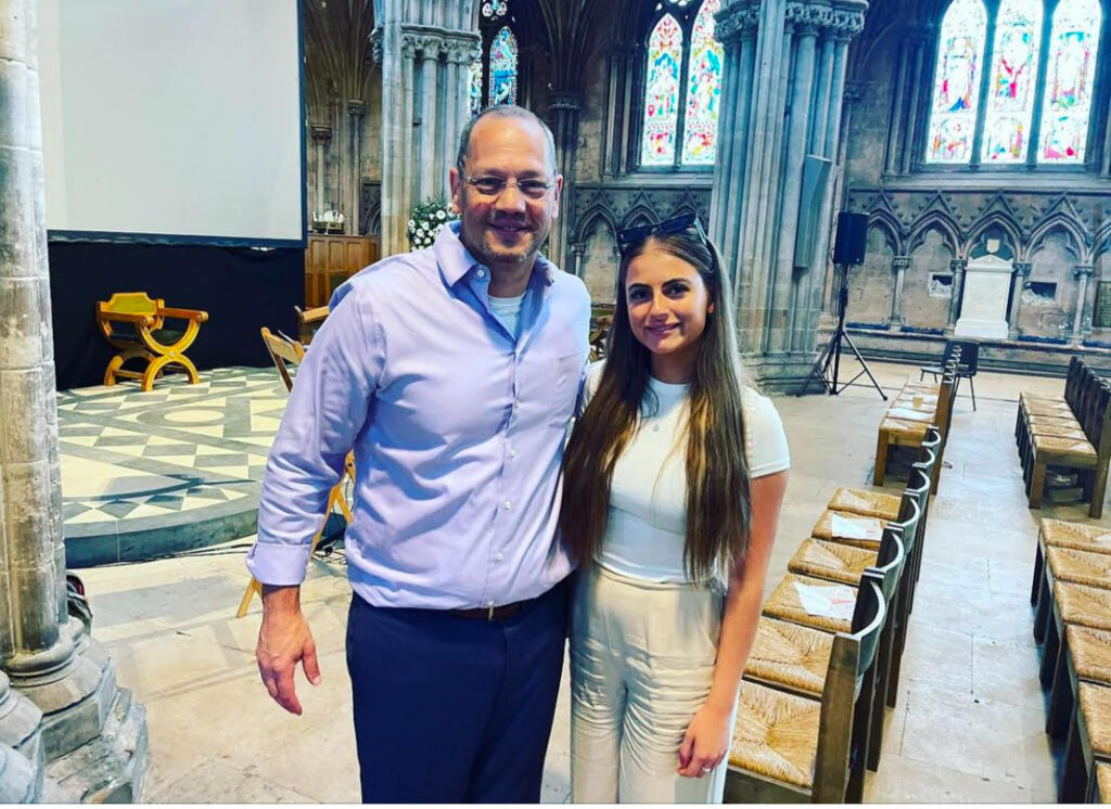 Photograph of Ashleigh with Doug Lemov, the author of ‘Teach Like A Champion’.