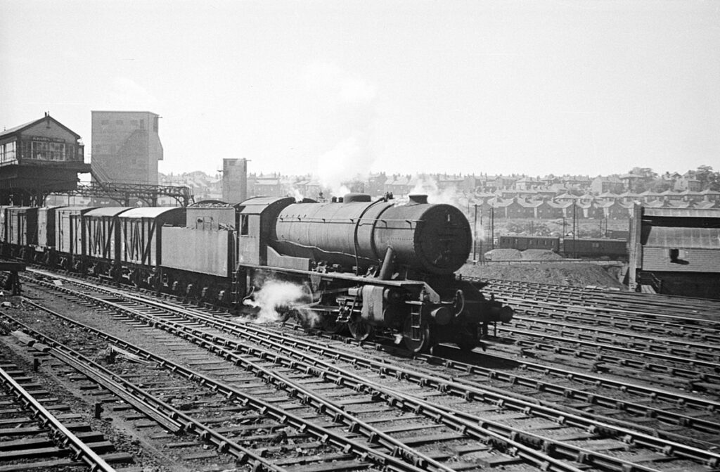 Above: An unidentified WD ‘Austerity’ 2-8-0 at the head of a goods train at Birkenhead on 1 April 1960. Alan Murray-Rust