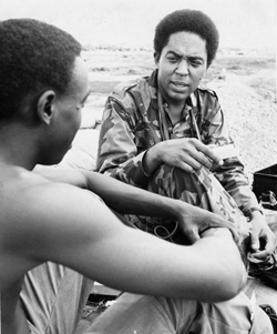 Wallace Terry interviewing a G.I. in Vietnam, 1969. Source: Wikimedia Commons